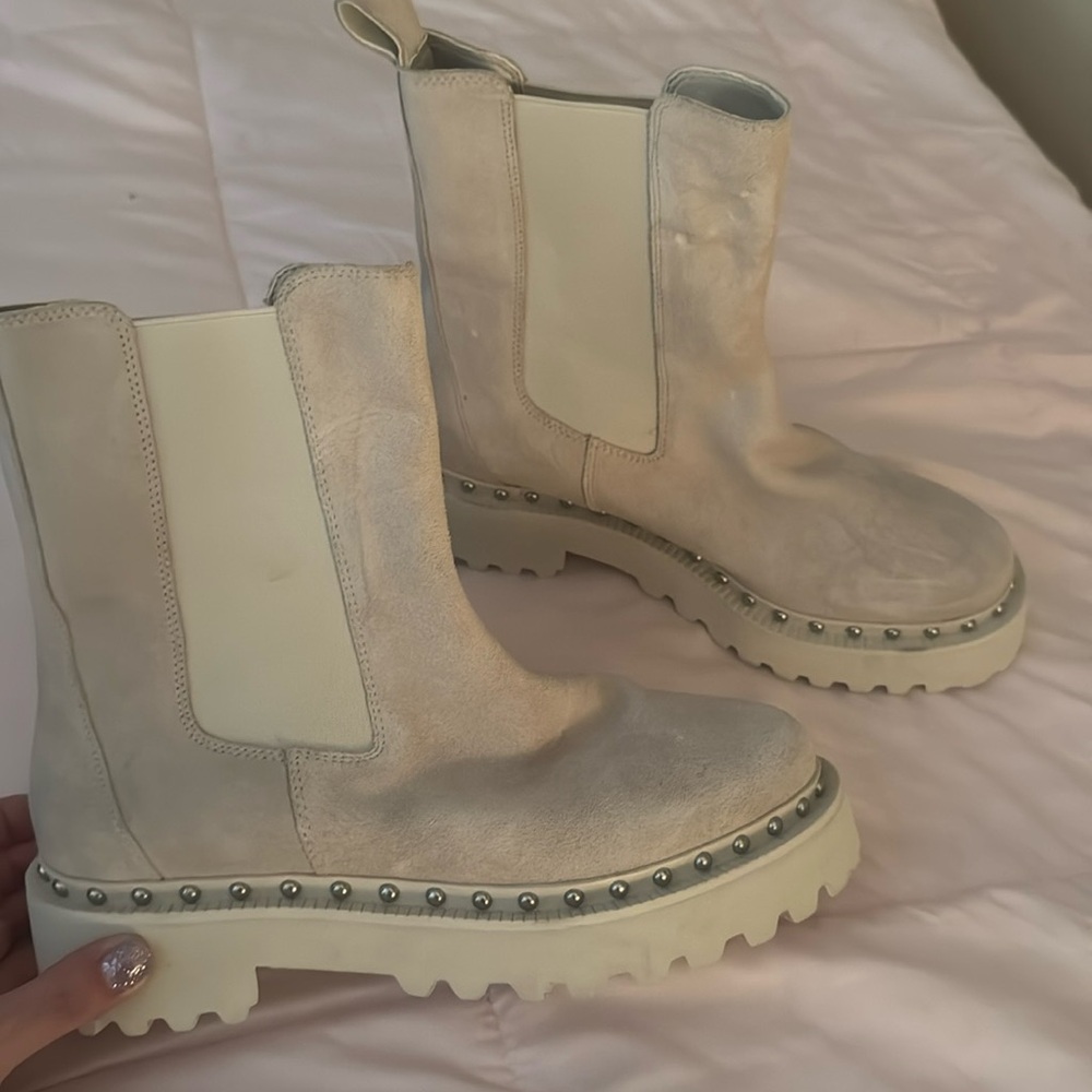 NWOT Vince Camuto lugg boots